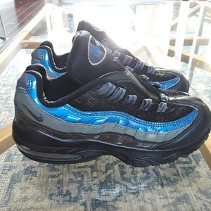 Black and blue Nike Airmax 95.